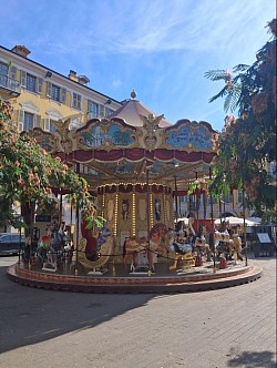 Photo du manege de la la place garibaldi de la ville de Nice de l'an 2026