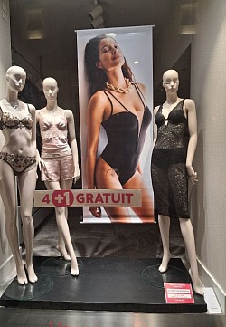 C'est vrai madame ces temps ci on ne sait plus comment s'habiller...